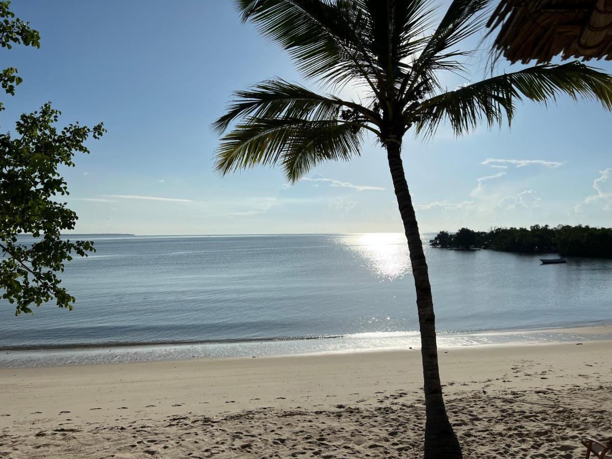 Mwazaro Beach Lodge Shimoni Exteriör bild