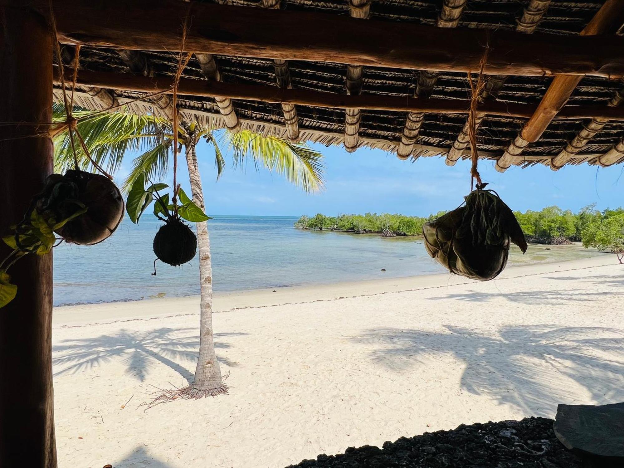 Mwazaro Beach Lodge Shimoni Exteriör bild
