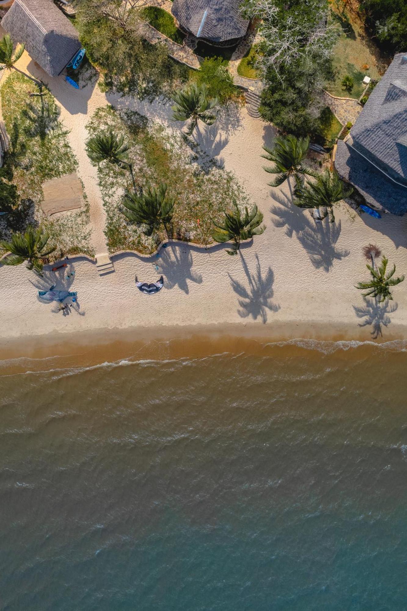 Mwazaro Beach Lodge Shimoni Exteriör bild